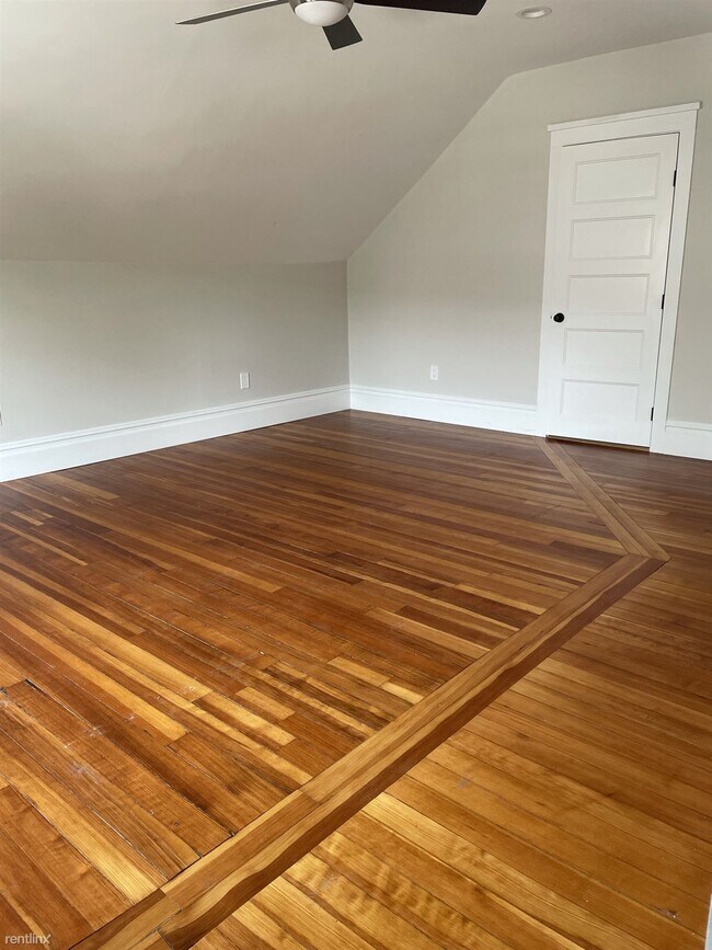 Building Photo - 3 br, 1 bath Duplex - 1018 Hope Street 1