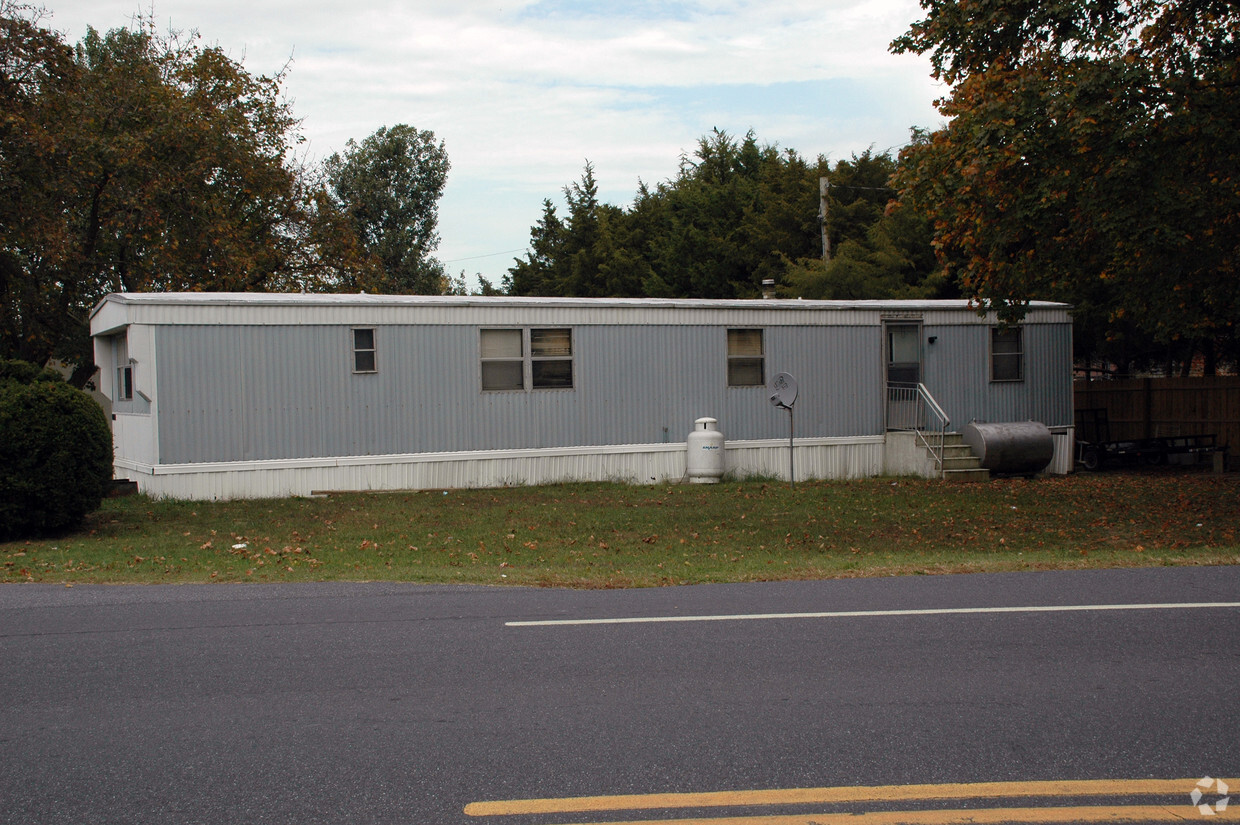 Building Photo - 20-B Nascar Ln