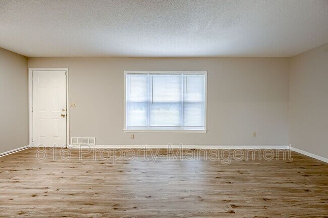 Foto del edificio - 8312 E 57th St