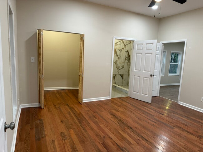 Building Photo - 18 Bay St NE