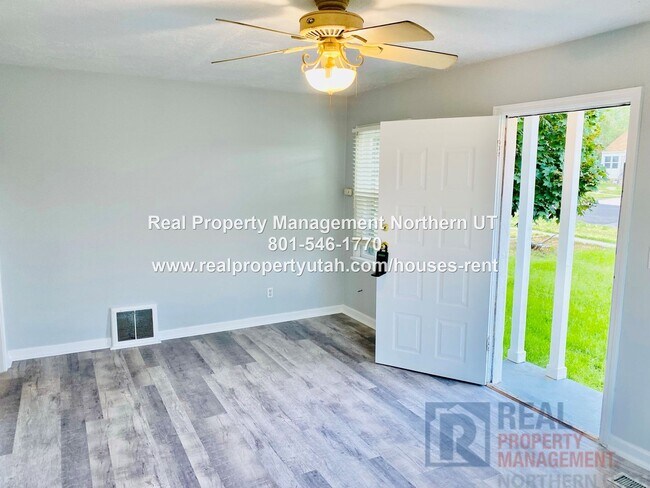 Foto del edificio - 3 Bedroom 1.5 Bath Ogden Home available now