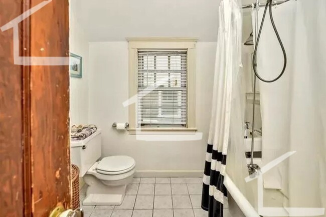 Building Photo - Large 4 bed in Brookline