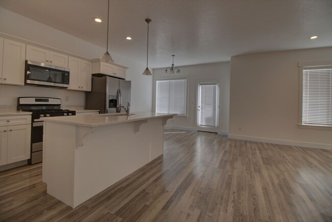 Foto del edificio - Pet Friendly Spacious Lehi Townhome