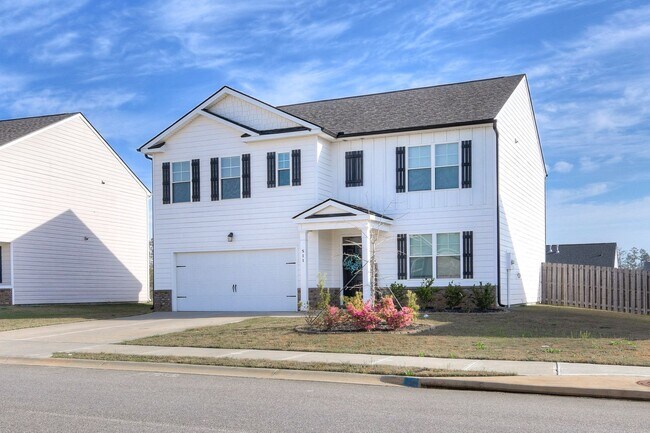 Building Photo - Beautiful 5 Bedroom 3 Bath