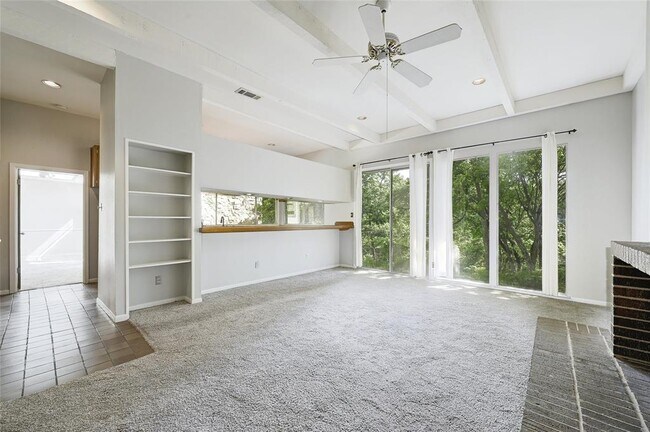 Foto del edificio - 6305 Shadow Valley Dr