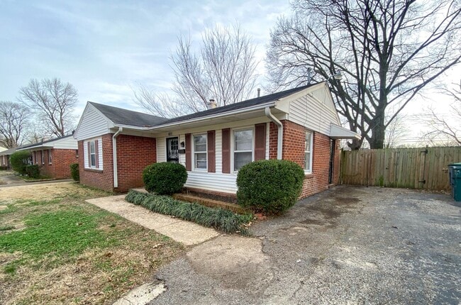 Building Photo - 2 Bedroom, 1 Bathroom in Colonial Acres re...