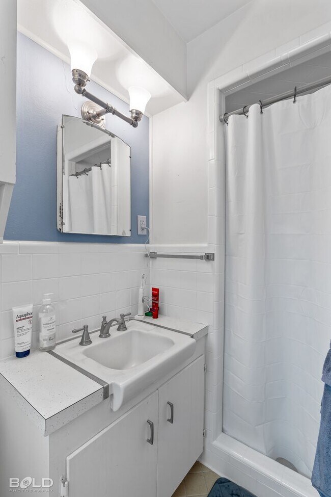 Foto del edificio - Adorable 3 bed 2 bath in Broadmoor Area!