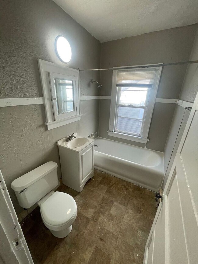 Building Photo - 2331-2333 N 44th St. (Duplex)(ACE PROPERTY)