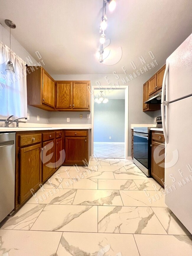 Building Photo - Exceptional value for a 3 Bedroom 2bath Fenced yard home close to Ft. Bragg