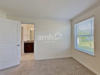Foto del edificio - 1618 Ursuline Ln