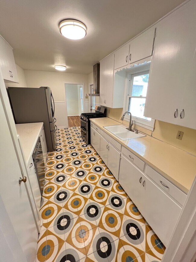 Foto del edificio - Brentwood Bungalow New to the Market!