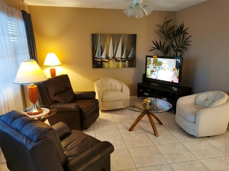Foto principal - 4010 Swansea Crescent
