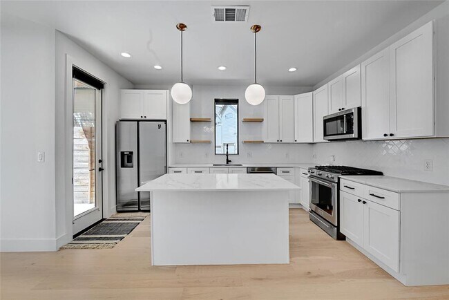 Building Photo - 1140 Webberville Rd