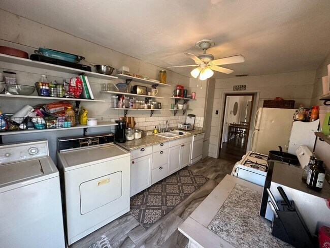 Foto del edificio - 2422 29th St