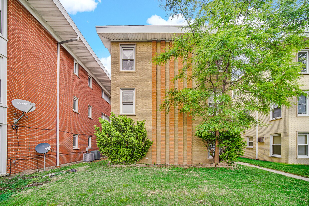 Foto principal - 1821 S Harlem Ave