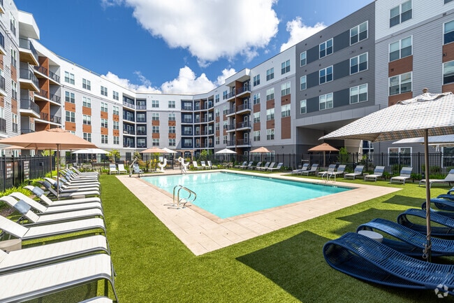 Building Photo - Aria on the Row