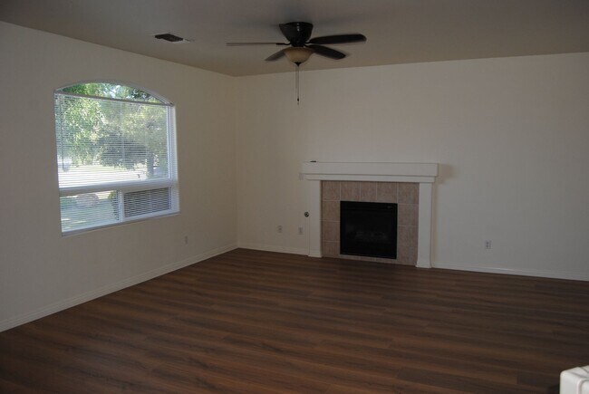 Foto del edificio - 2715 Paradise Point Pl