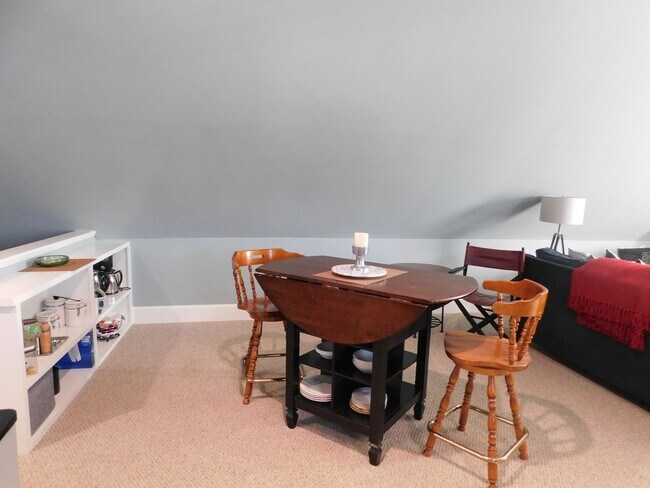 Building Photo - Fully furnished in-law suite with views of...