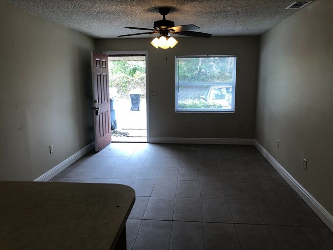 Foto del edificio - 2-Bedroom, 1-Bathroom Home in Winter Haven