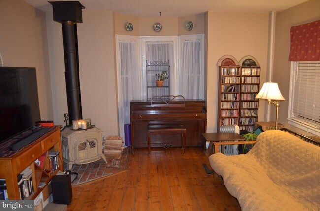 Building Photo - 208 Morrison Ave