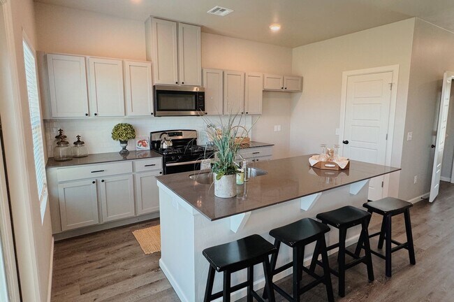 Foto del edificio - SPECIAL OFFER!! Modern. Efficient. Move-In...