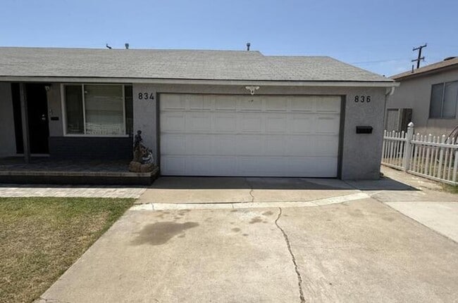 Building Photo - 834 Olive Ave