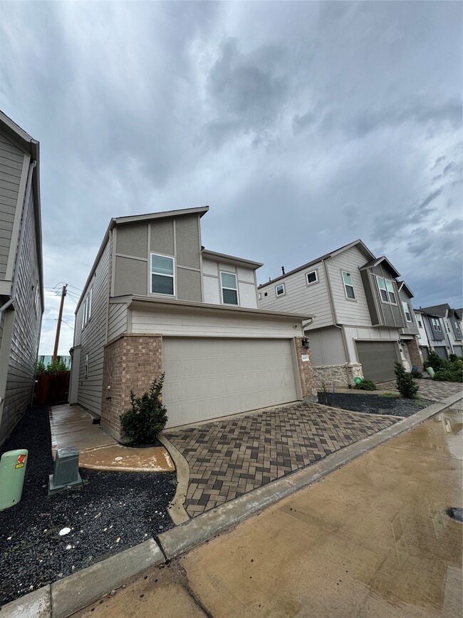 Building Photo - 8207 Rising Stream Dr