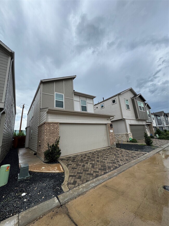 Foto del edificio - 8207 Rising Stream Dr