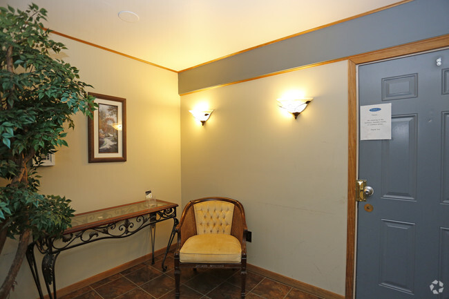 Foyer - Superior Apartments