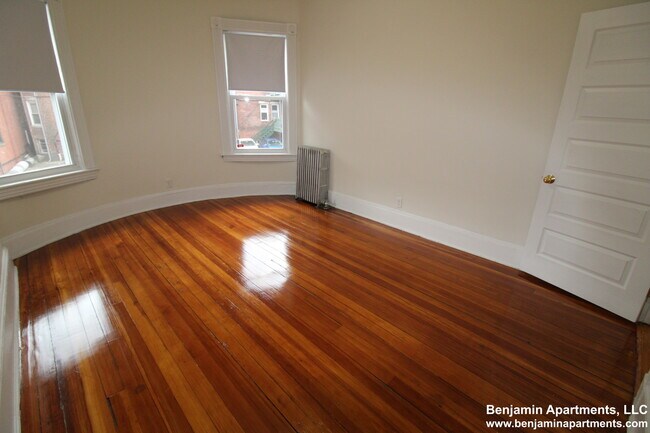 Building Photo - 1589 Beacon St