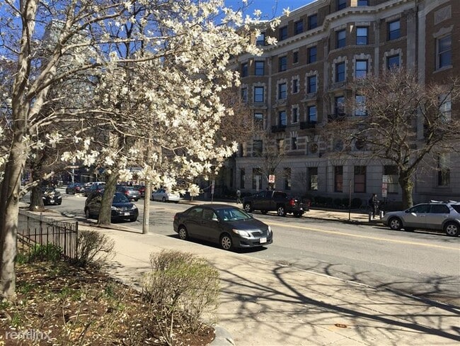 Building Photo - 1111 Boylston St