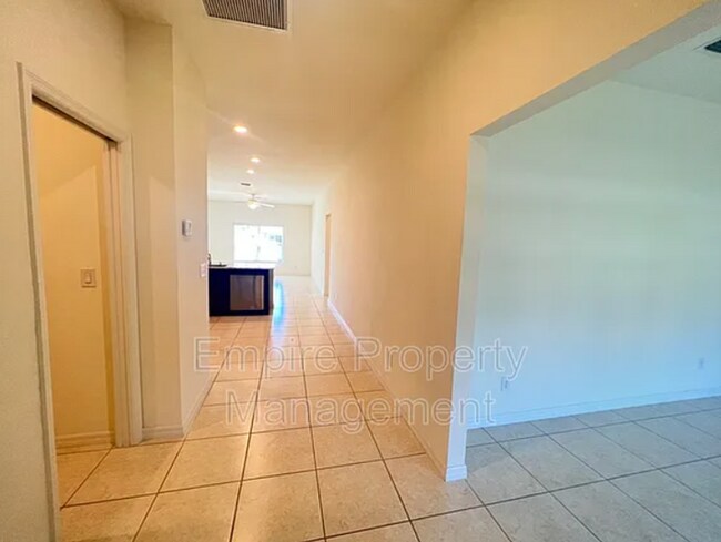 Foto del edificio - Charming 3 Bed 2 Bath with Screened Lanai in North Port