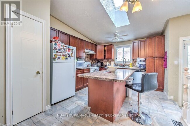 Photo du bâtiment - 1263 Aldersbrook Rd