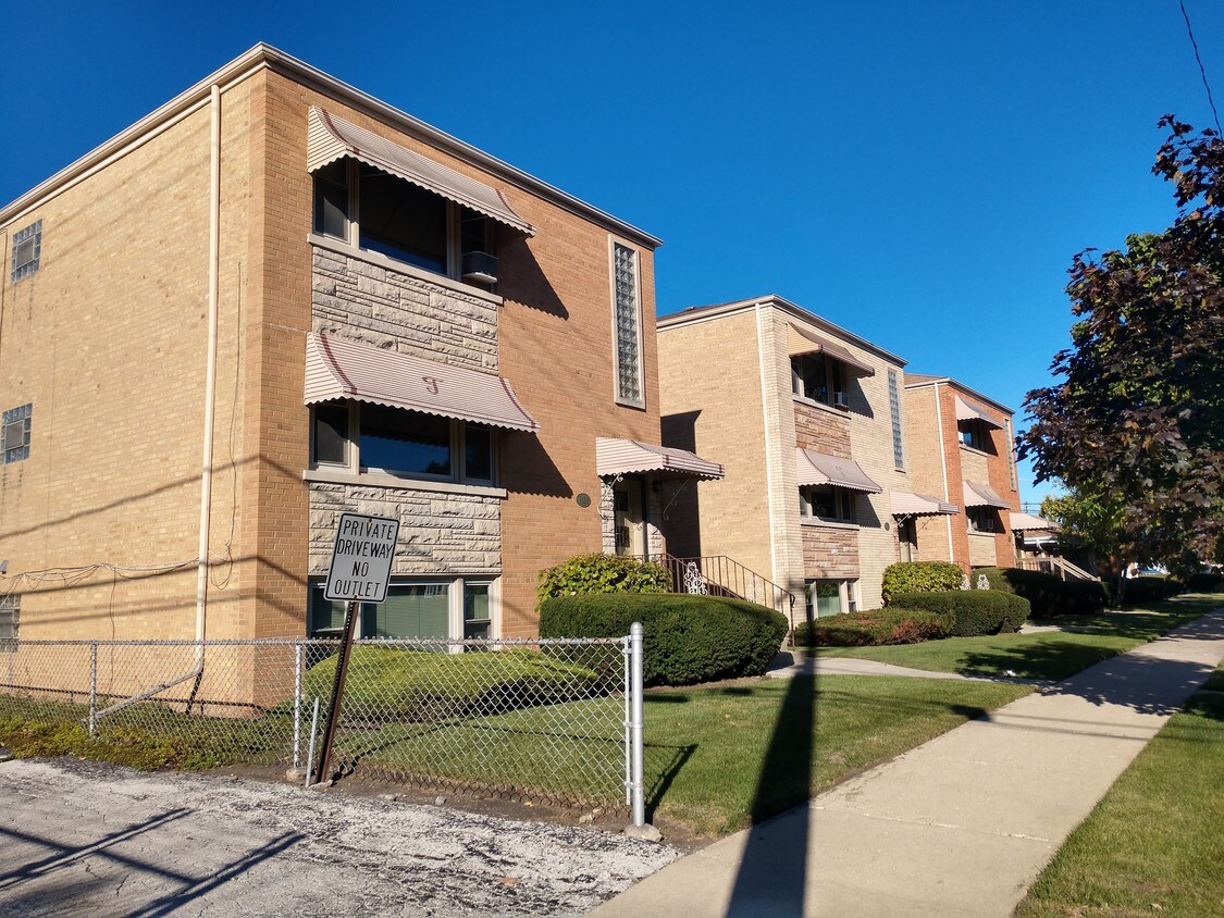 Front - 7130 W Jarvis Ave