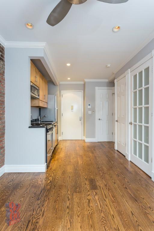 Primary Photo - 420 E 9th St