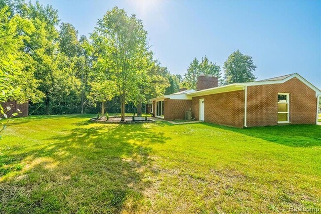 Foto del edificio - 23815 E Newell Cir