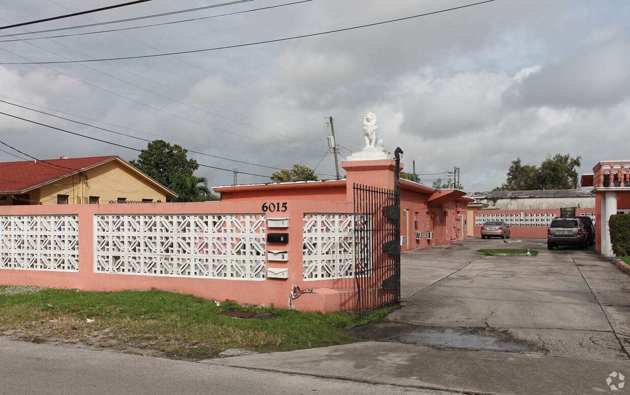 Foto del edificio - 6015 Fillmore St
