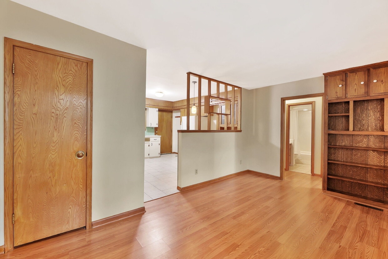 Primary Photo - 2218 W Saint Louis St
