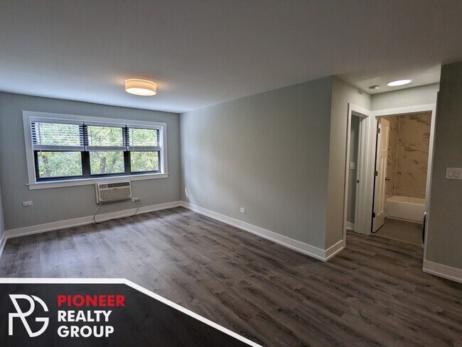 Foto del edificio - 454 W Barry Ave