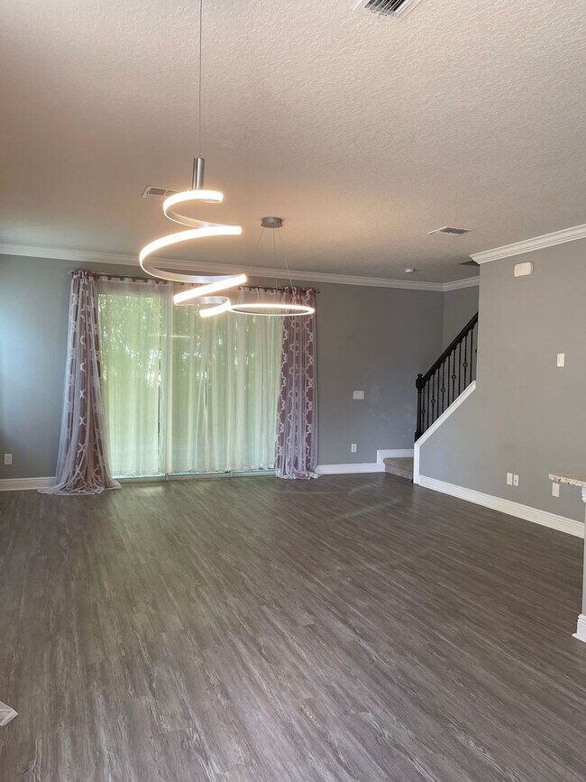 Foto del edificio - For Rent: Beautiful 3 Bed/2.5 Bath Townhom...
