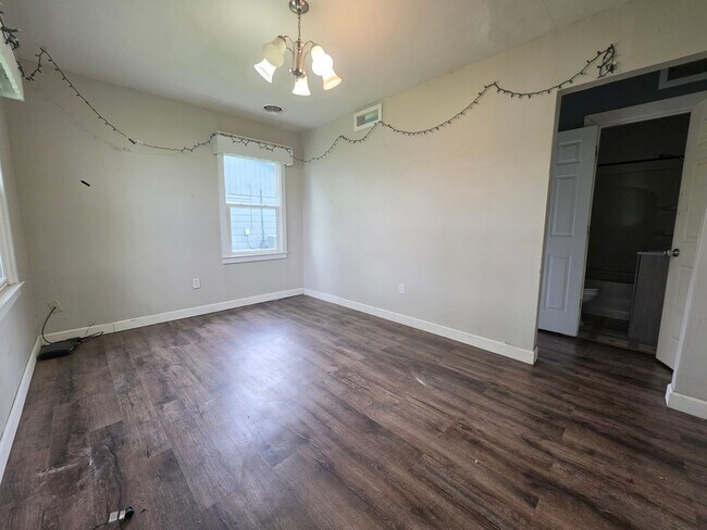 Foto del edificio - 3 bedroom 1 bath house in Marion Near Thomas Park.