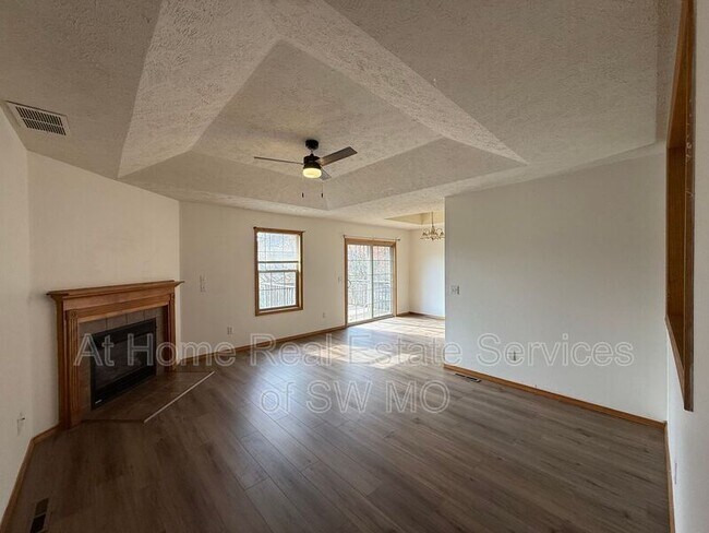 Foto del edificio - 104 W Twin Oak Dr