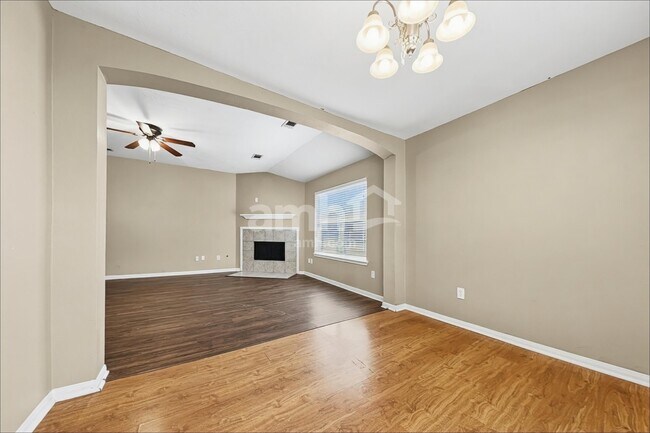 Foto del edificio - 20322 Linden Tree Dr
