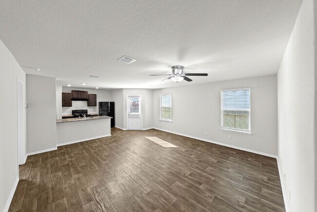 Foto del edificio - SOLAR Powered Home for Utility Savings! 1 MONTH FREE RENT WITH 18 - 24 MONTH LEASE!!! AVAILABLE T...