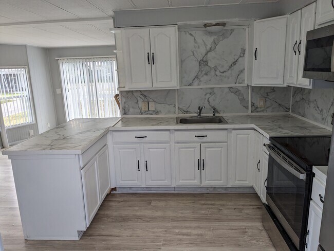 Foto del edificio - 37743 Markland Ave