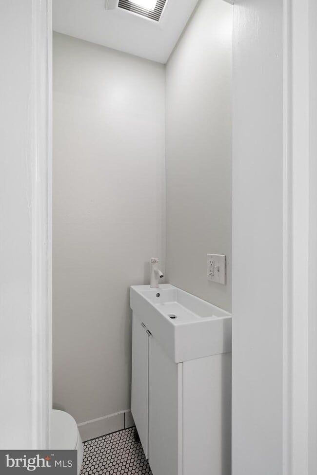 Building Photo - 2026 S Chadwick St