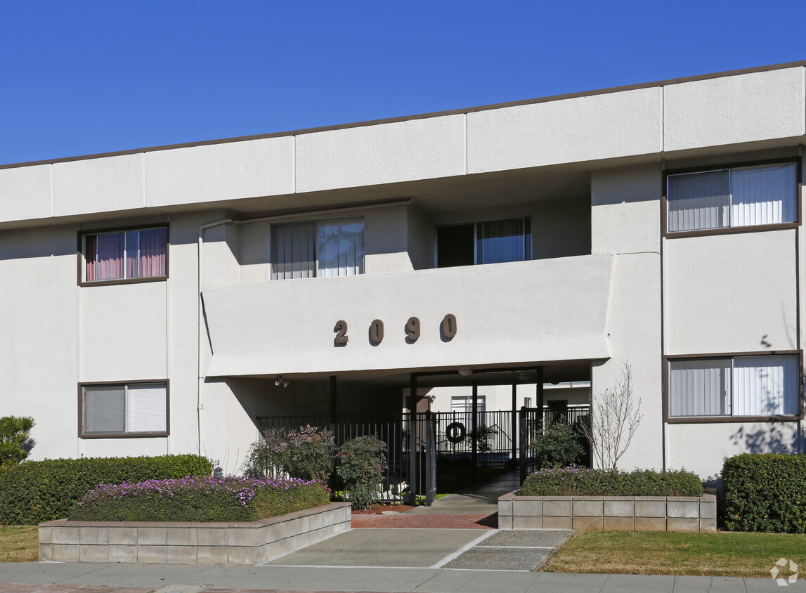 Building Photo - 2090 Radio Ave