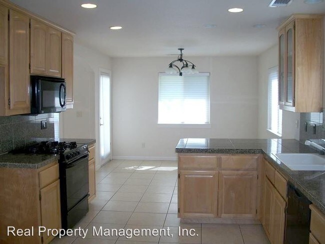 Building Photo - 3691 Fairoaks Ct