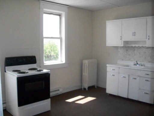 Building Photo - 113 E Diamond Ave