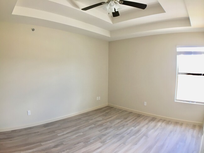 Building Photo - 418 Newport Ave